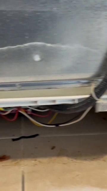 Dishwasher Frigidaire leaking water from the door смотреть онлайн