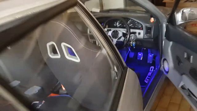 Tazz Flexing With 2x 15" Subwoofers смотреть онлайн