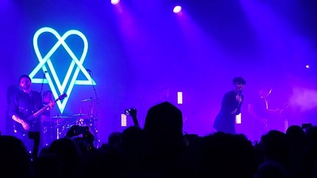 VV - "Echolocate Your Love" LIVE at The Belasco (Los Angeles - 04/18/2023) смотреть онлайн