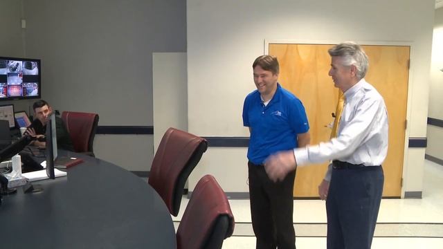 100 mph winds are no match for Larry Sprinkle at the Aerodyn Wind Tunnel смотреть онлайн