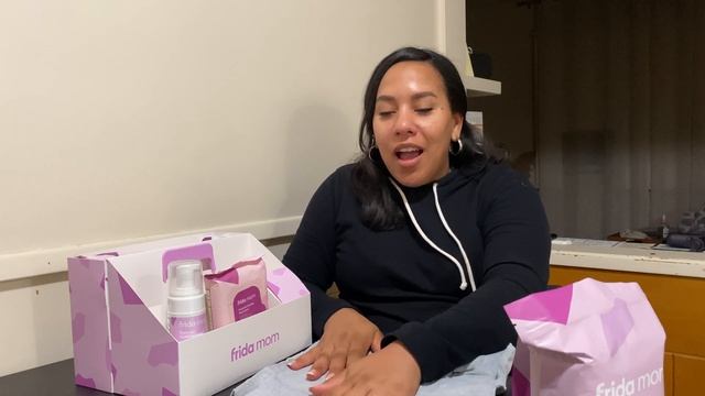Frida Mom Postpartum Recovery Essentials Kit | Unboxing video смотреть онлайн