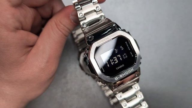 CASIO G-SHOCK DW-5600 в стальном варианте смотреть онлайн