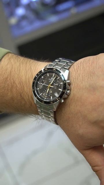 Давайте поближе расмотрим CASIO EDIFICE смотреть онлайн