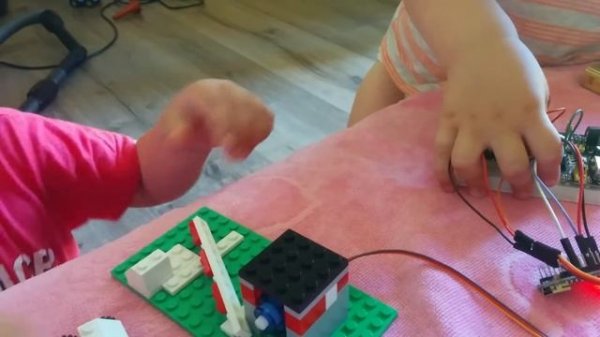 Arduino: старые-добрые светофоры-шлагбаумы