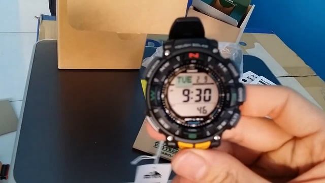 Casio Pro Trek PRG-240-1DR unboxing смотреть онлайн