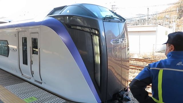 E353系特急かいじ・富士回遊 大月駅で連結 Coupling the JR East Chuo Main Line Limited Express Train смотреть онлайн