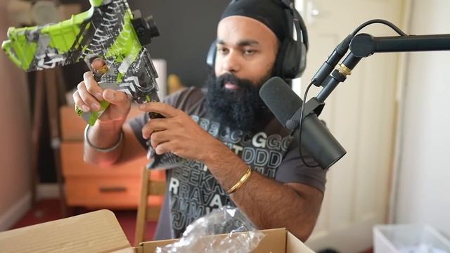 UNBOXING *ALL* GEL BLASTERS смотреть онлайн