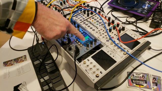 Demo of STRUCTURE - Digital Video Synthesizer at KnobCon 2018 by Erogenous Tones смотреть онлайн