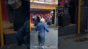 Мы уже пенсионеры.