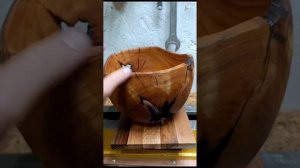 чаша деревянная из акация на токарном станке