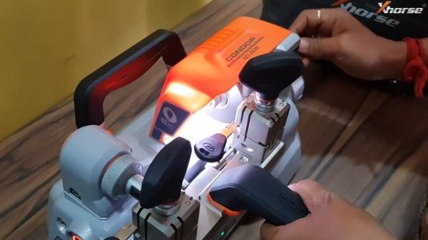 Key Cutting done on Xhorse Condor XC009 with battery