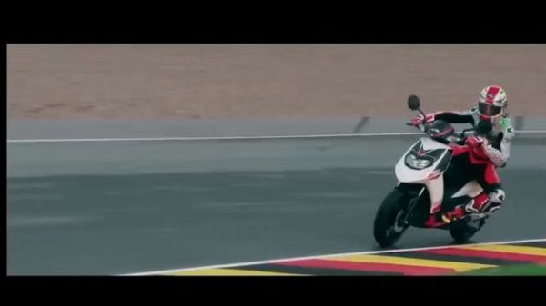 Aprilia SR 150 vs Vespa 150 Comparison Review