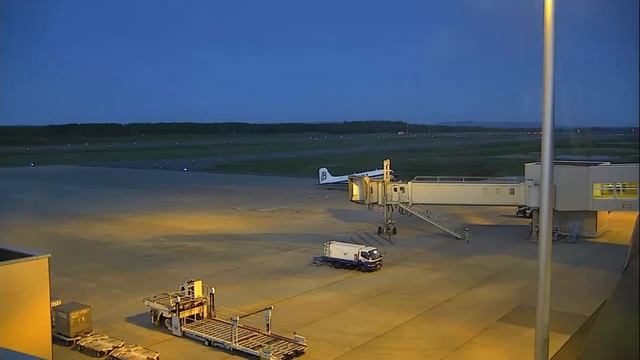 Breitling DC-3 arrivals in The Tokachi Obihiro Airport 5 June 2017 - Recorded from airport live cam смотреть онлайн
