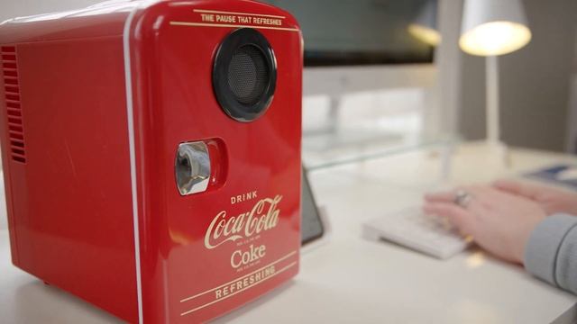 Coca-cola KWC4-BT 4L Retro 6 Can Mini Fridge w/ Speaker Red смотреть онлайн