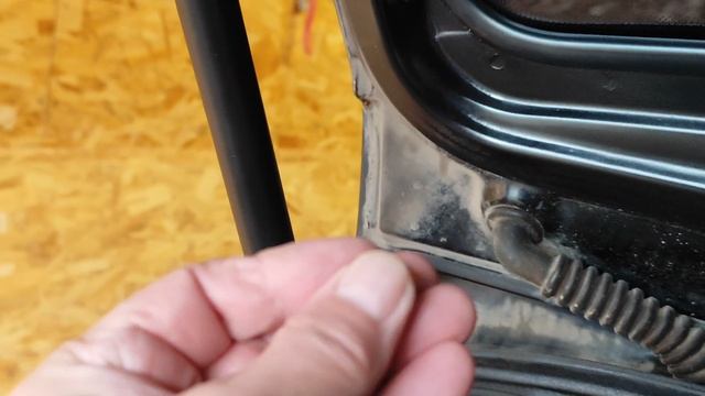 МЕНЯЕМ ДЕРЖАТЕЛЬ ЗАДНЕЙ ПОЛКИ на Лада Калине смотреть онлайн