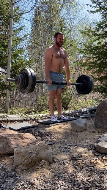 315 pound Axle Bar deadlift (NO STRAPS) смотреть онлайн