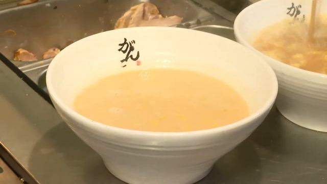 CHEAP EATS-- GANKO ITTETSU RAMEN смотреть онлайн