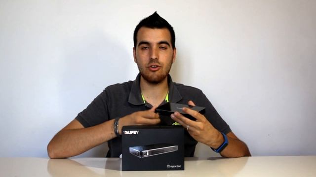 Come avere il cinema a casa - Proiettore portatile Android con wifi Yaufey смотреть онлайн