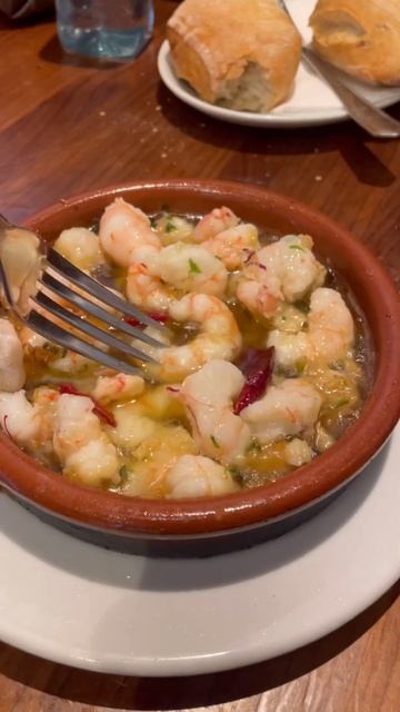 Must Visits Spots To EAT in MADRID, SPAIN! 🇪🇸 #shorts #madrid #whatieatinaday смотреть онлайн