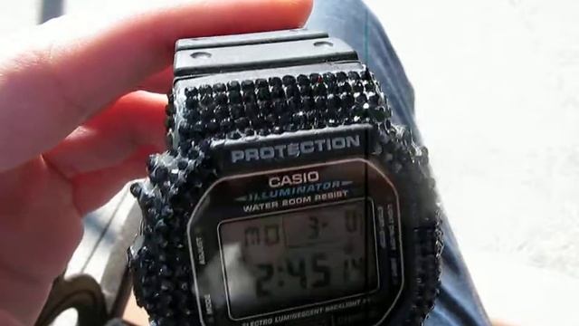 ICED OUT G-SHOCK GSHOCK DW-5600E Swarovski смотреть онлайн