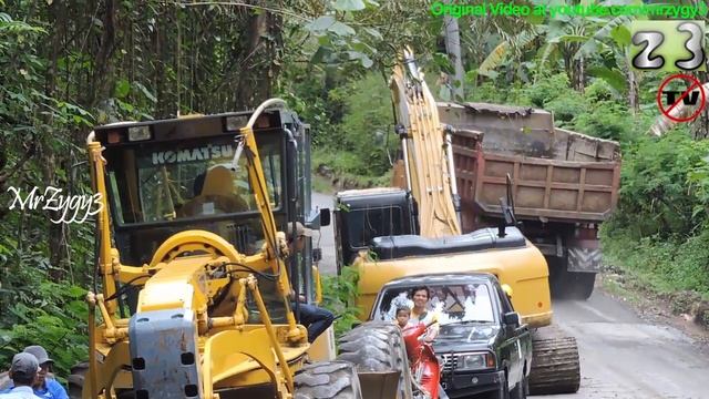 Motoniveladora Komatsu GD555 Motor Grader Grading CTB Aggregate смотреть онлайн