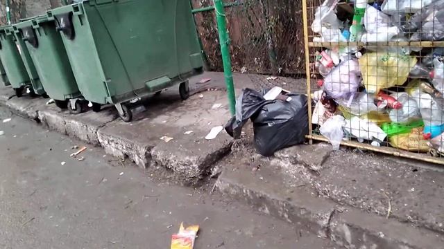 Новосибирск.02нояб2020Понедельник.Свалку вывезли, а мусор мелкий не убрали,территорию не вымели смотреть онлайн
