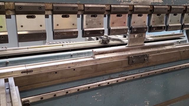 DURMA AD-S 25100 CNC press brake смотреть онлайн