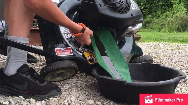 Changing the oil on my free bolens push mower смотреть онлайн