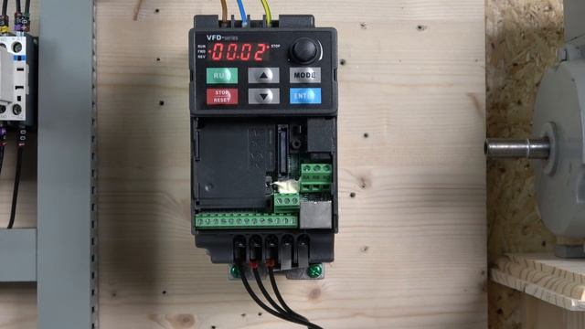 Delta VFD-E drive local run, commissioning, parameter set up, Factory reset. (English) смотреть онлайн