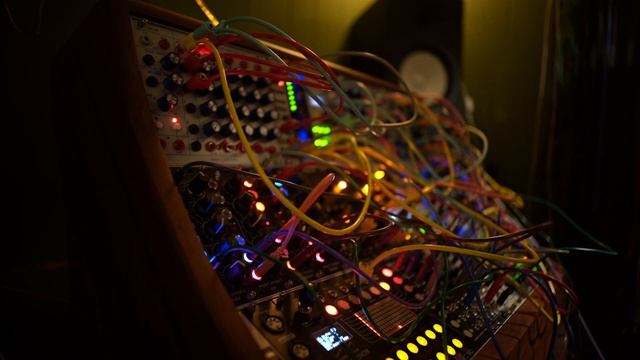 122222 unplug the flowers - eurorack with therevox ondes vco, buchla 258t смотреть онлайн