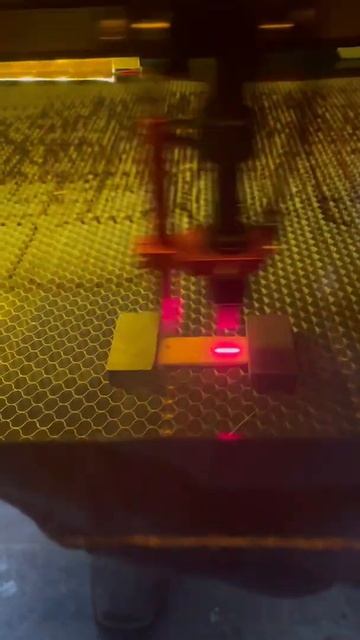 3TR WOODWORKING Omtech 80 w laser engraver, bamboo keychains смотреть онлайн