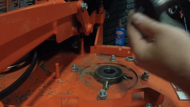Fixing a spindle shaft on a zero turn mower ( kubota z725 ) смотреть онлайн
