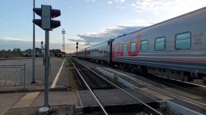 Прибытие ТЭП70-0096 с фирменным поездом №009/010 «Псков» Псков - Москва/Мурманск!