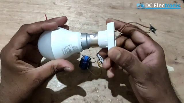 how to make inverter | how to make mini inverter | 12 volt to 220v | how to make 3.7 volt inverter смотреть онлайн