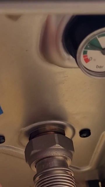 Como dar presión tu mismo baxi #shortvideo #calentadores #caldera #calefaccion #baxi смотреть онлайн