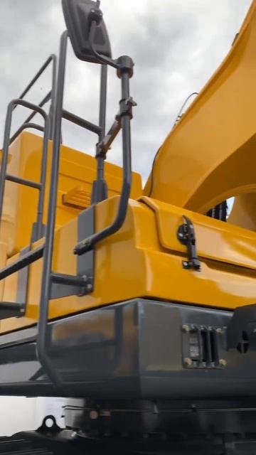 Эскалаторы «Кузбасская ярмарка» #спецтехника #excavator #construction #белаз #hitachi #farming #edc смотреть онлайн