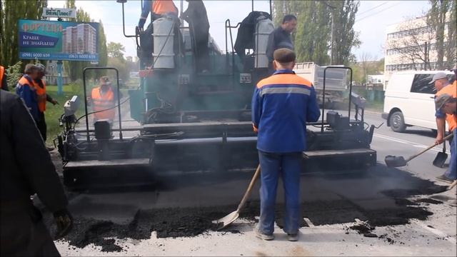 СУЧАСНИЙ АСФАЛЬТОУКЛАДАЧ ЗАМІНИВ СТАРИЙ-ДОБРИЙ ЧАЙНИК смотреть онлайн