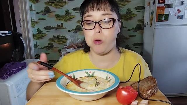 Мукбанг | Рассольник, острое сало и модный помидор. Посылка в пути смотреть онлайн
