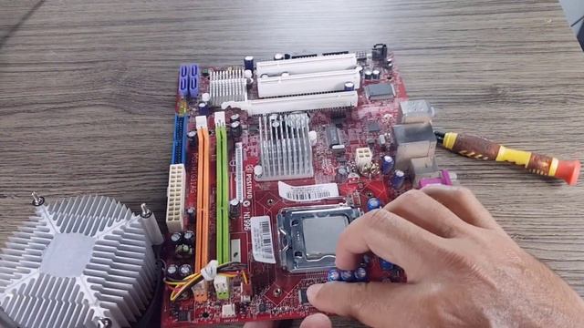 Como Montar um Cooler Corretamente em um Placa Mãe LGA 775? смотреть онлайн