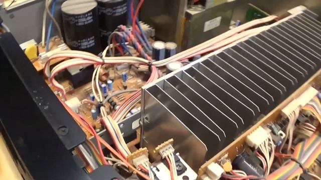 Yamaha R-9 Receiver/Amplifier Pt. 2: A-1000 comparison and look inside смотреть онлайн