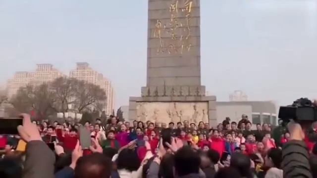 近万人在雷锋纪念馆高唱学习雷锋歌曲 смотреть онлайн