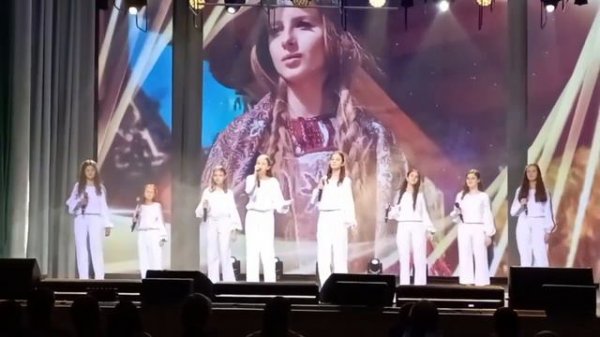 Вокальный ансамбль образцового хора «Ветразь» Сл. А. Поперечного муз. Д.Тухманова «Аист на крыше»