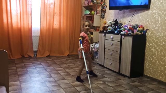 Танцы со шваброй #Милана #веселье #танцы #дети смотреть онлайн
