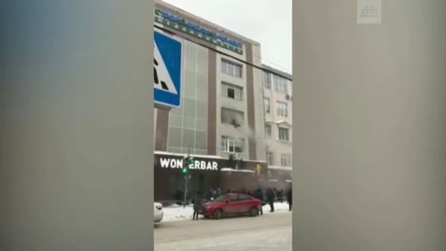 Жительница Перми родила после спасения из горящего бизнес-центра смотреть онлайн