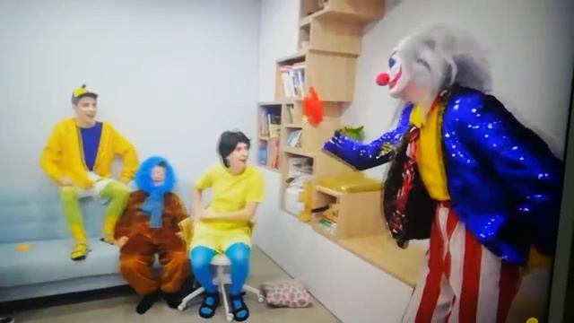 клоун а4 стал няней на 24 часа смотреть онлайн