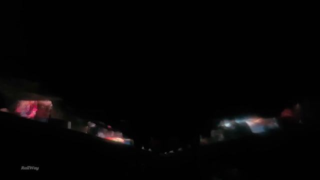 Rainy Mae Klong Railway Market, Camera Under Train Runs Over My Camera/Камера под поездом на рынке смотреть онлайн