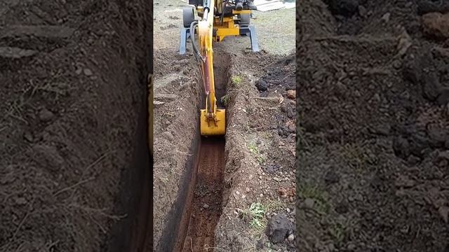 Прицепной мини экскаватор