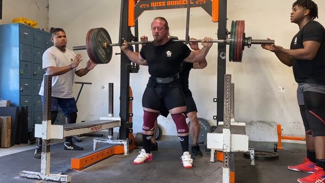 Dan Green | Squat Day to 628 x 10 смотреть онлайн