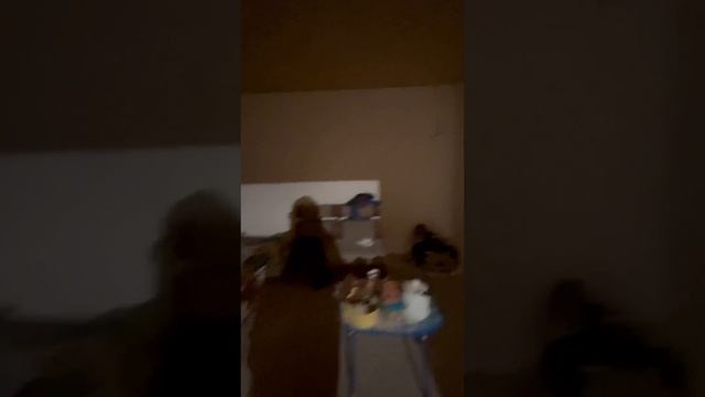 Шпаклевка стен идёт к завершению. смотреть онлайн