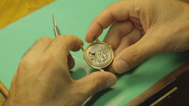 Tutoriel Horlogerie : Comment désarmer un mouvement ? смотреть онлайн